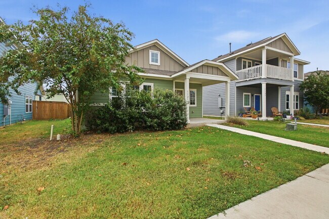 Building Photo - "Charming 3-Bed Oasis in San Marcos with 2 Full Baths – 1424 Sq Ft of Comfort!"