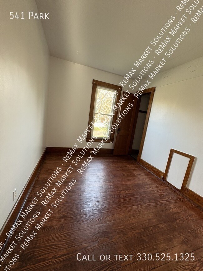 Building Photo - 541 Park-