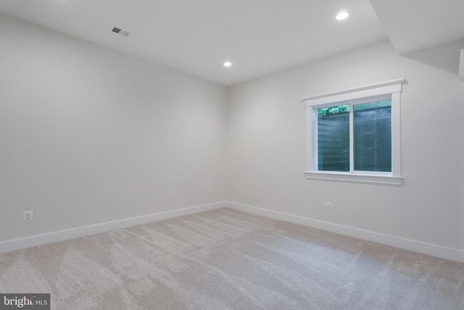Building Photo - 5615 McLean Dr