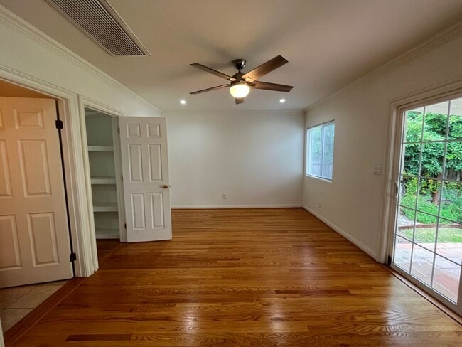 Building Photo - MOVE-IN READY! House w/full guest unit; near Ventura Blvd!