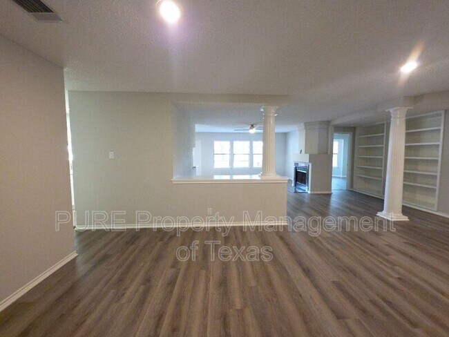 Building Photo - 1406 Bullhill Cove