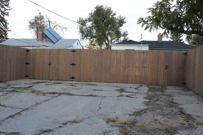 Building Photo - Charming 3 BR/1 BA  Home located In Villa ...