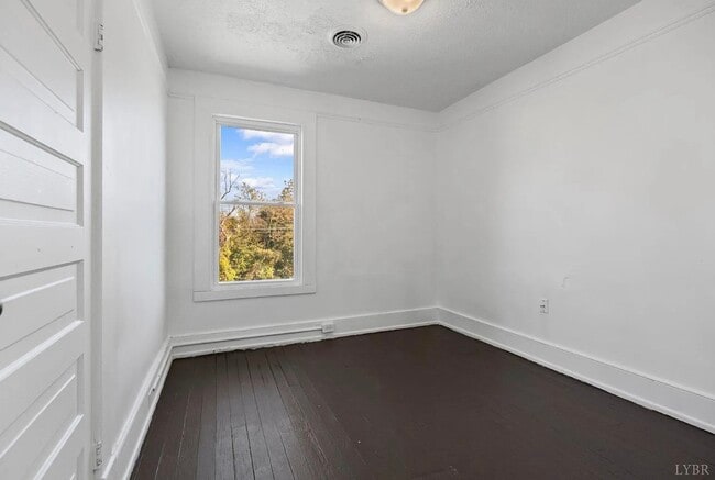 Building Photo - 620 Berryman Ave