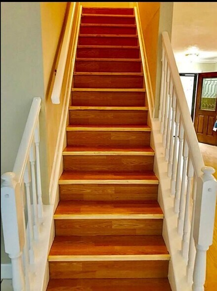Wood Stairs - 17414 Ivy Brook Ct