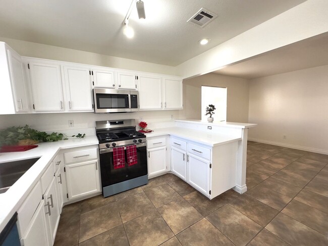 Building Photo - Beautiful Newly Renovated SW Las Vegas Hom...