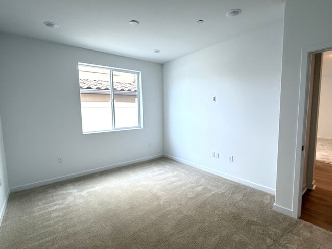 Building Photo - Brand New Construction in River Terrace Development!