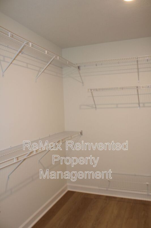 Building Photo - 921 Holbrook Dr