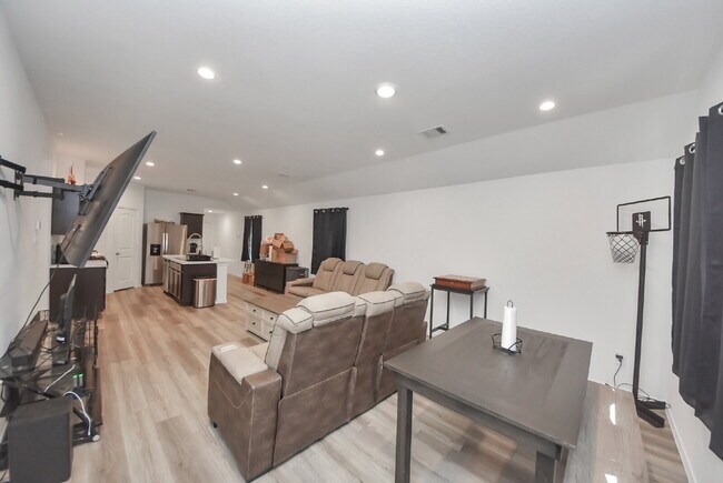 Building Photo - Like-New Legacy Park Home with Modern Style & Room to Unwind!