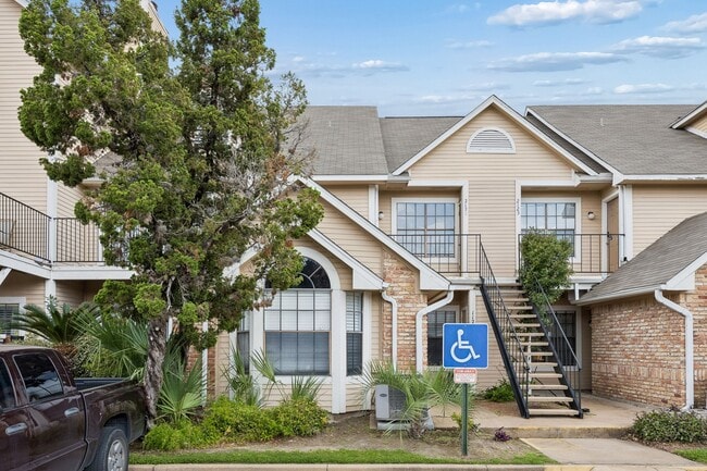 Building Photo - 2300 Old Spanish Trl