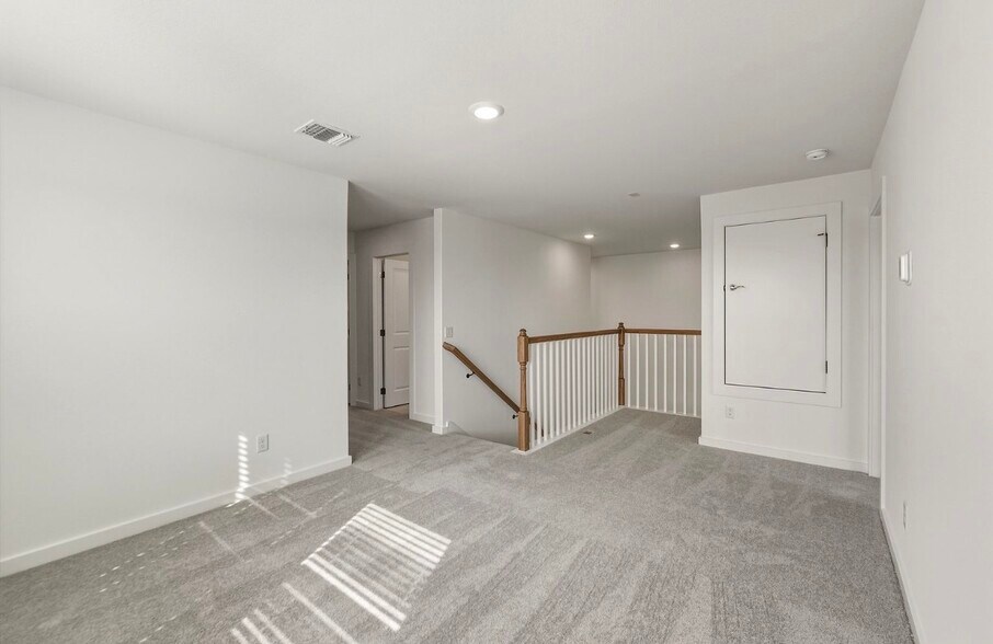 Building Photo - 480 Tailwind Dr