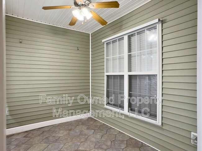 Building Photo - 8627 Grassy Oak Trail