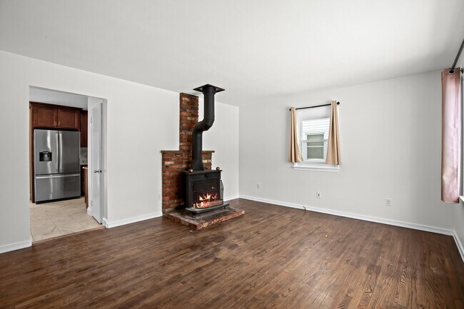 Building Photo - 4521 Thorncroft Ave