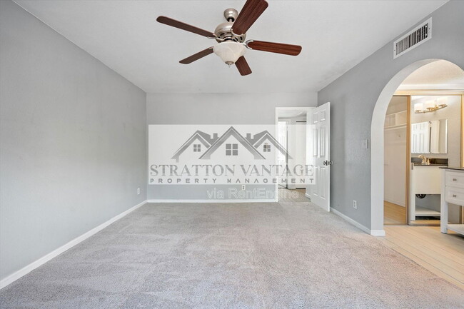 Building Photo - 2142 S Las Palmas