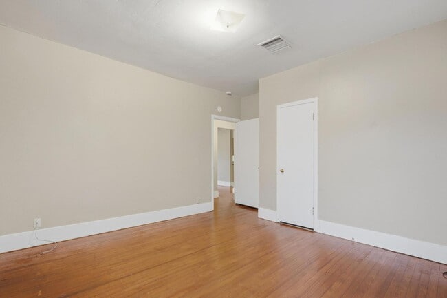 Building Photo - 1341 Hickory St