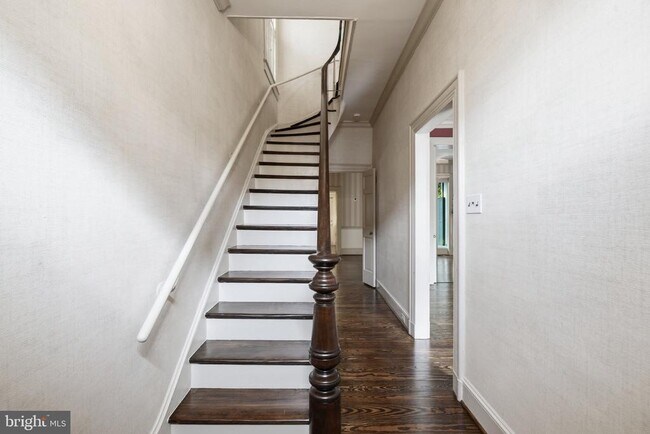Building Photo - 1241 33rd St NW