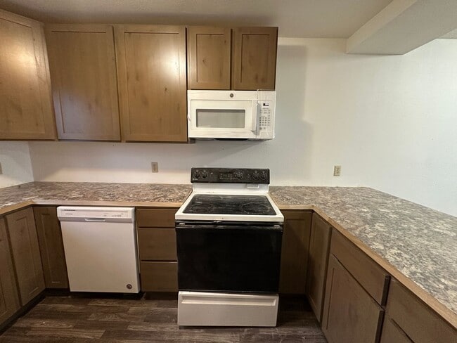 Building Photo - Spacious, three level, 4 Bed 2.5 bath Townhome in Ammon right behind the Walmart on Hitt.