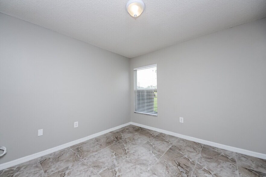 Building Photo - 458 Tamarind Parke Ln
