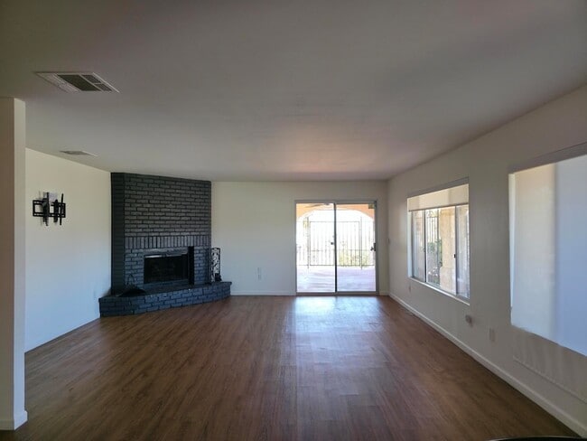 Building Photo - 12800 Avenida Alta Loma
