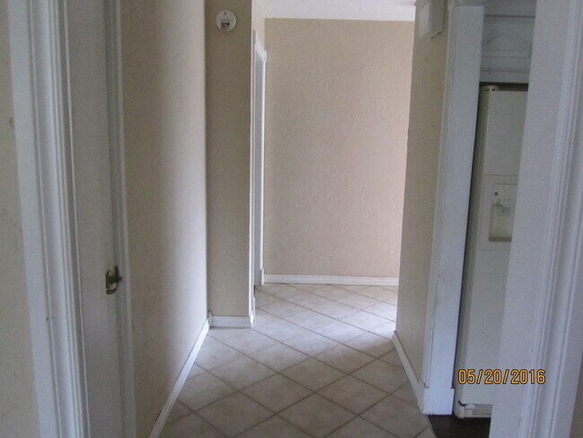 Building Photo - NICE NW HOME