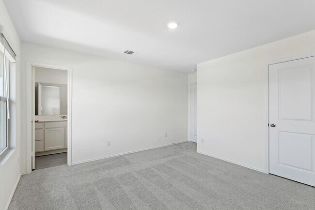 Building Photo - 331 Bugbee