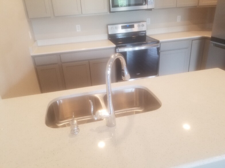 Building Photo - 2431 Crown View Dr