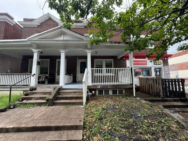 Building Photo - 445 S 17th St