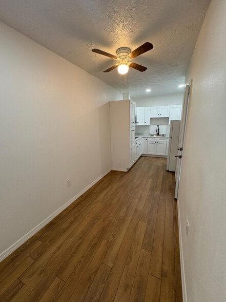 Building Photo - 1802 Parkwood Dr