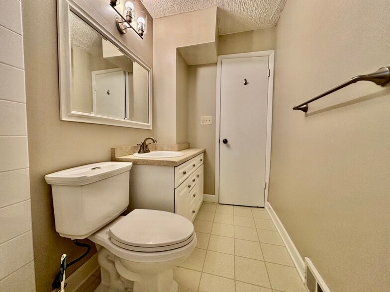 Upstairs Bathrrom - 12928 Excelsior Blvd