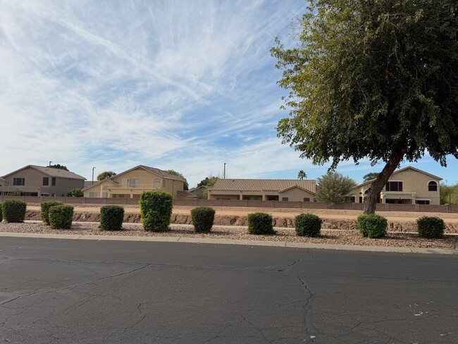 Building Photo - Gilbert 3 Bed, 2 Full Bath Single Story Home