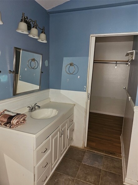 Building Photo - 17051 Carbridge Dr