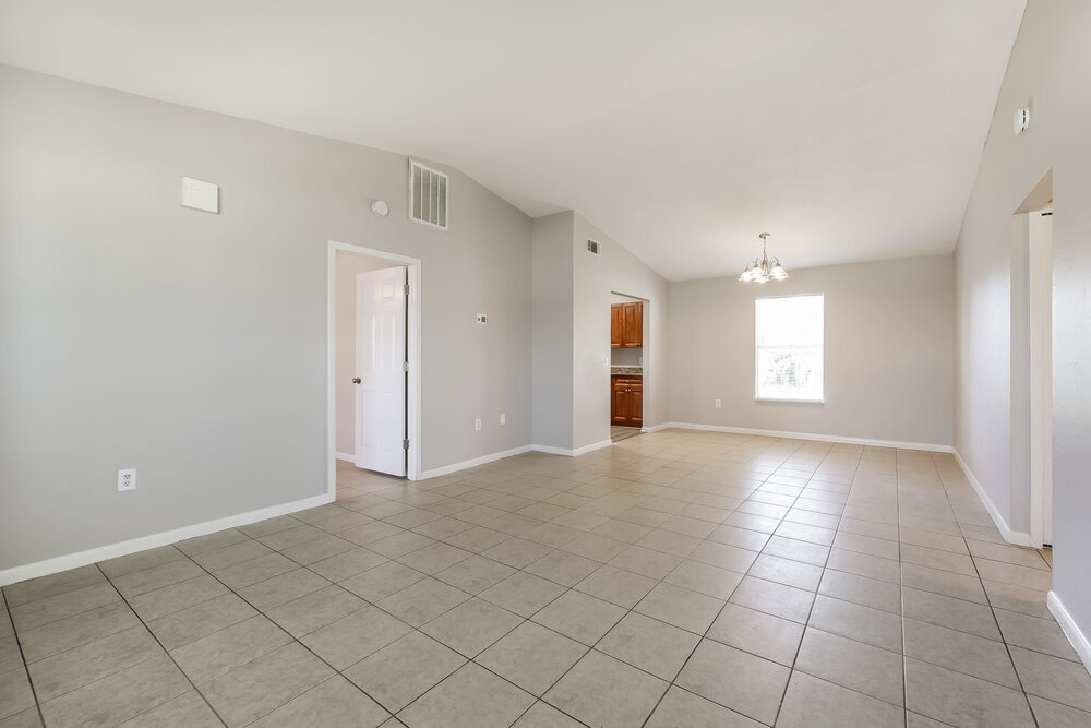 Building Photo - 2122 SE 6th Ln