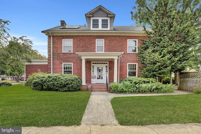 Primary Photo - 121 Kensington Ave