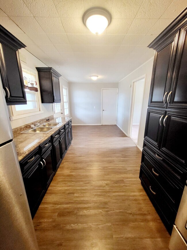 Building Photo - 3208 42nd St