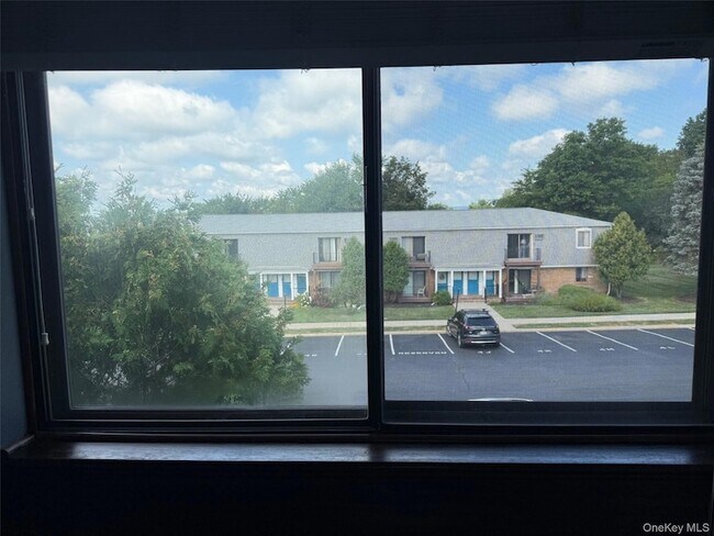 Building Photo - 2 Fortune Rd W