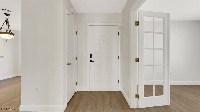 Building Photo - 8452 Boseck Dr