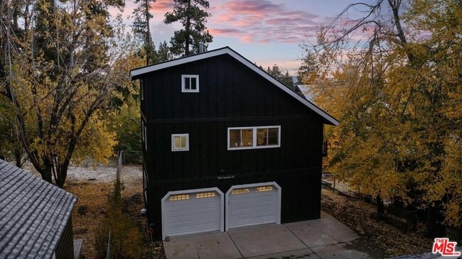 Building Photo - 993 Cameron Dr