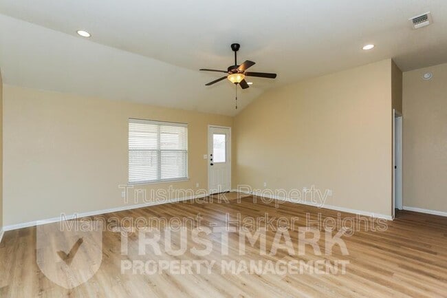 Building Photo - 401 W Libra Dr