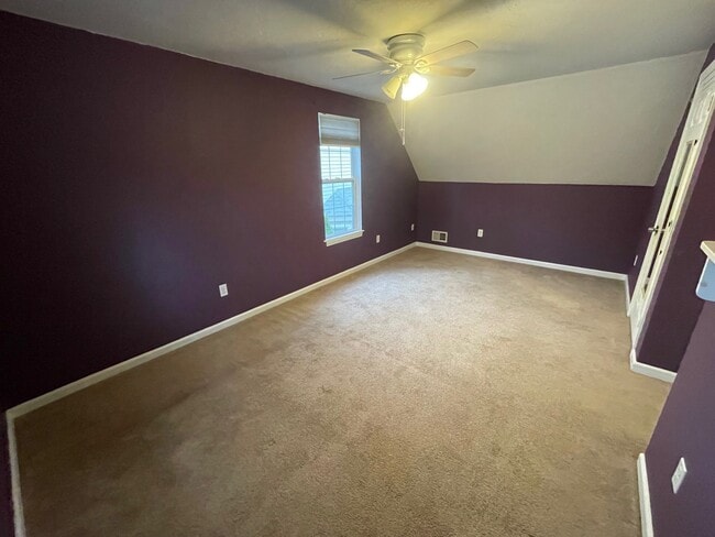 Building Photo - 16 Bowstring Way