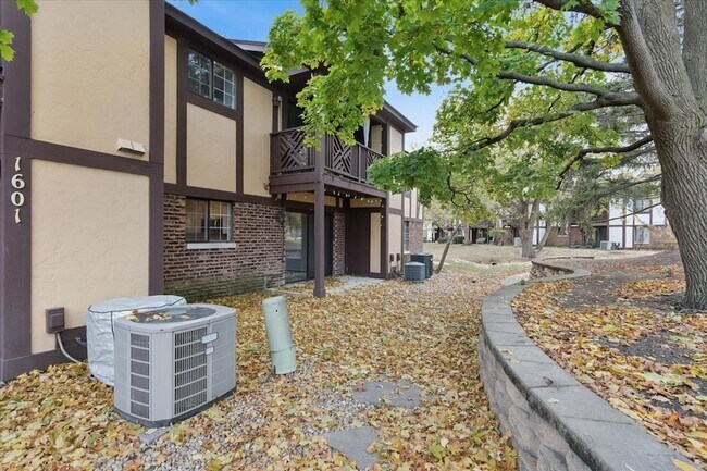 Building Photo - 1601 Thames Ct