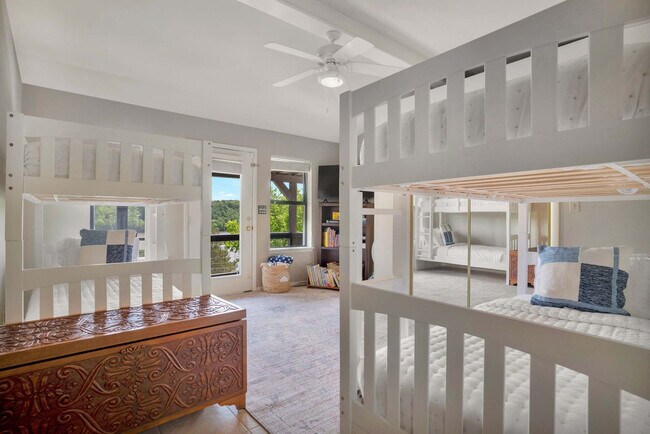 Building Photo - 13014 Schoolhouse Dr