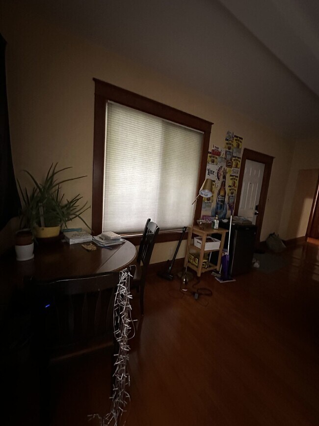 Building Photo - Nice 3 Bed 1 Bath near UWEC! Available Jun...