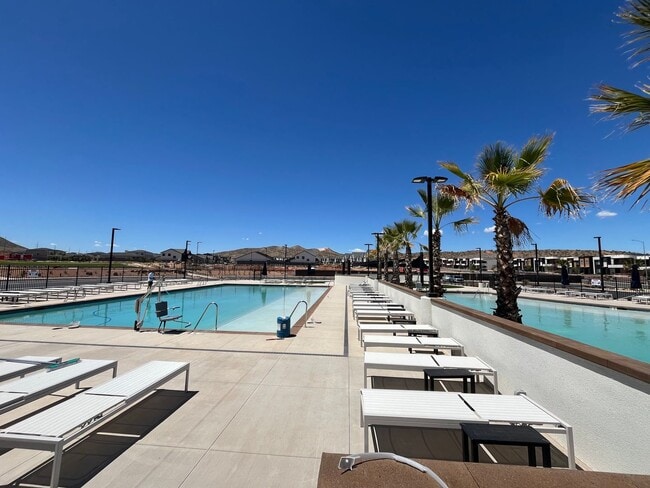 Building Photo - Long Valley Gem! $500 Move in Credit in December!