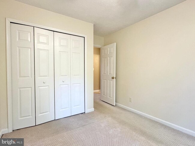 Building Photo - 105 Staunton Ct