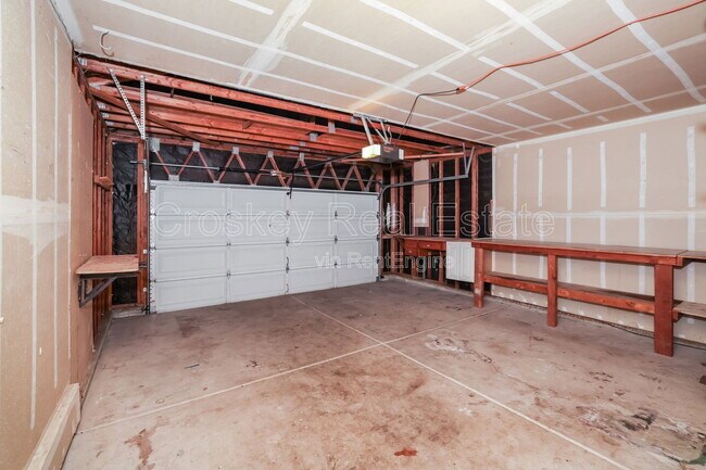 Building Photo - 357 Hazelnut Ln