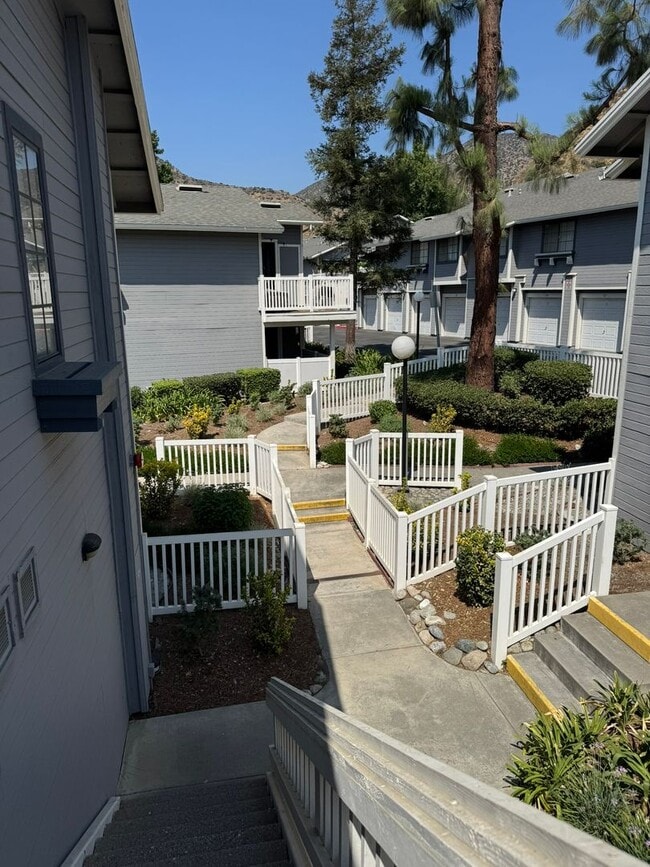 Building Photo - Lovely 2 Bedroom Condo in Azusa
