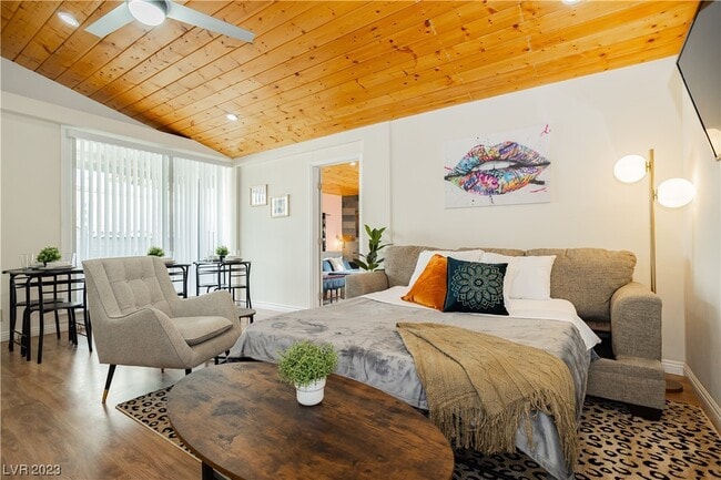 Building Photo - 2205 Santa Paula Dr