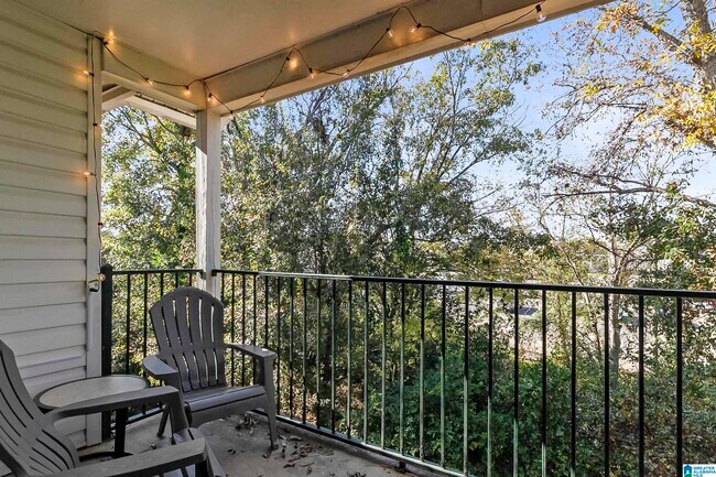 Building Photo - 120 15th St E