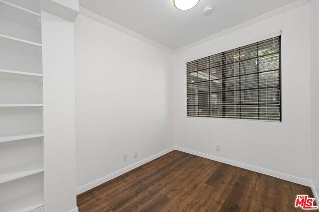 Building Photo - 2031 S Bentley Ave
