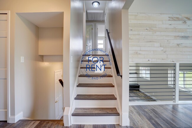 Building Photo - 5093 Spinning Wheel Dr