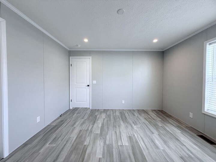 Building Photo - 29811 W Essex Ct